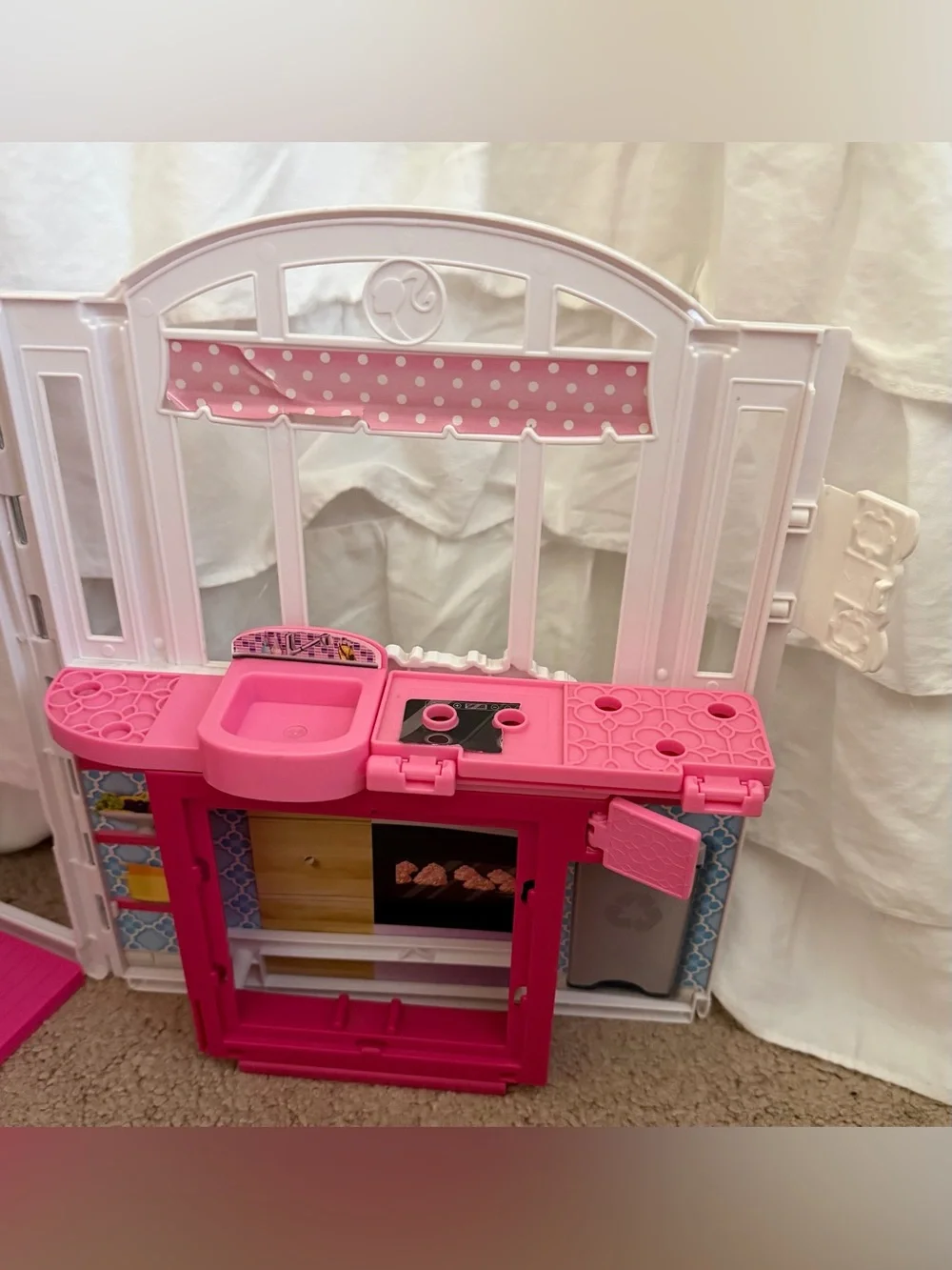 Barbie Glam Getaway Pink and White Foldable Playhouse Carry Case